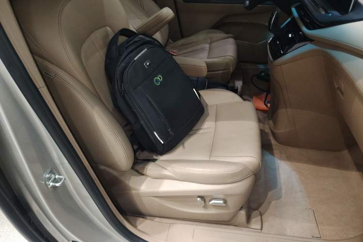 Used Buick GL8 2021 ES Land Cruiser 653T Luxury Edition Right Front Seat