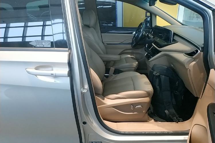 Used Buick GL8 2021 ES Land Cruiser 653T Luxury Edition Right Front Seat
