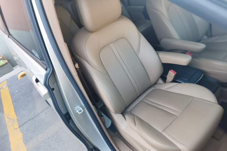 Used Buick GL8 2021 ES Landtrek 653T Luxury Model Right Front Seat