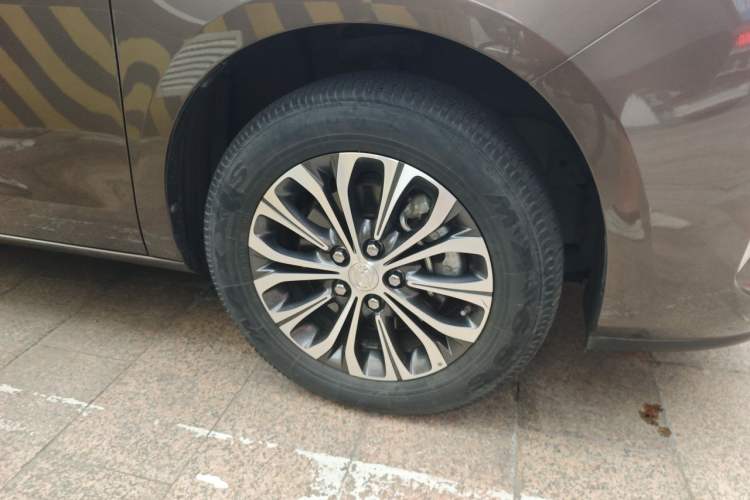 Used Buick GL8 2021 Land Cruiser Executive Class 652T Comfort Model Right Front Wheel Hub