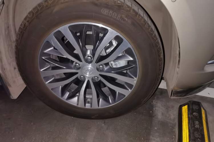 Used Buick GL8 2021 ES Land Cruiser 653T Luxury Edition Right Front Wheel Hub