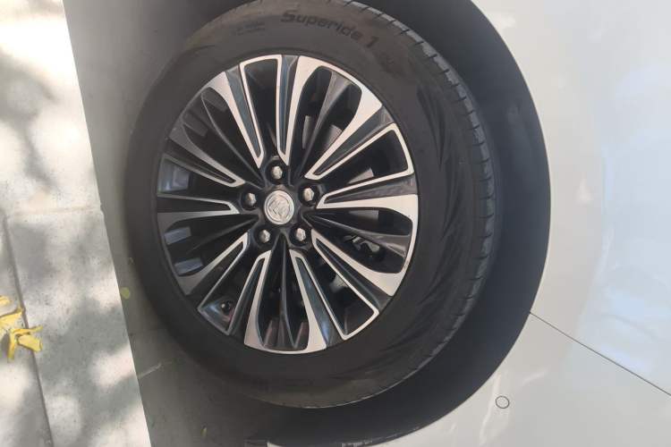 Used Buick GL8 2021 ES Landtrek 653T Luxury Model Right Front Wheel Hub