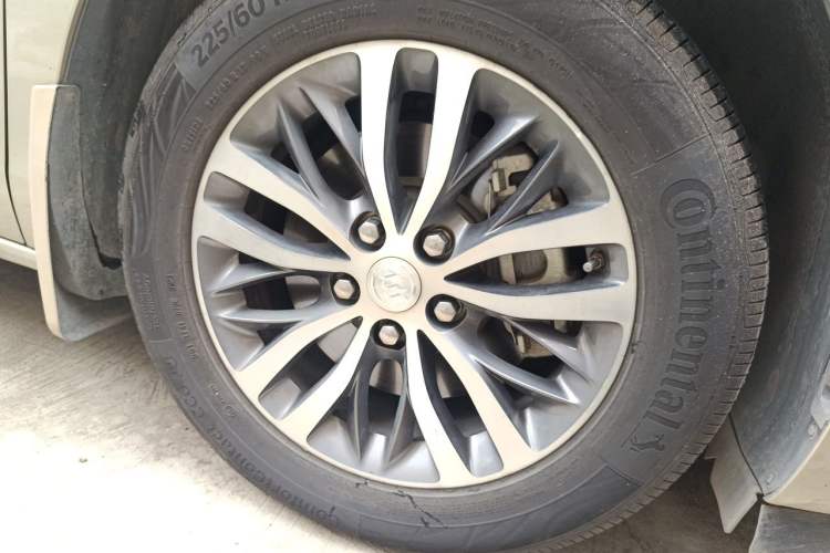 Used Buick GL8 2021 ES Landtrek 653T Comfort Edition Right Front Wheel Hub