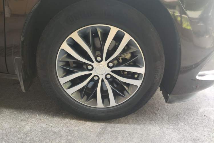 Used Buick GL8 2021 ES Land Cruiser 653T Luxury Edition Right Front Wheel Hub