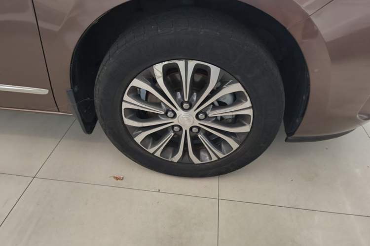Used Buick GL8 2021 Land Cruiser Executive Class 652T Comfort Model Right Front Wheel Hub
