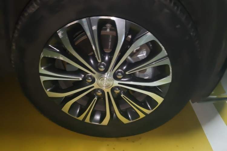 Used Buick GL8 2021 Land Cruiser Executive Class 652T Comfort Model Right Front Wheel Hub