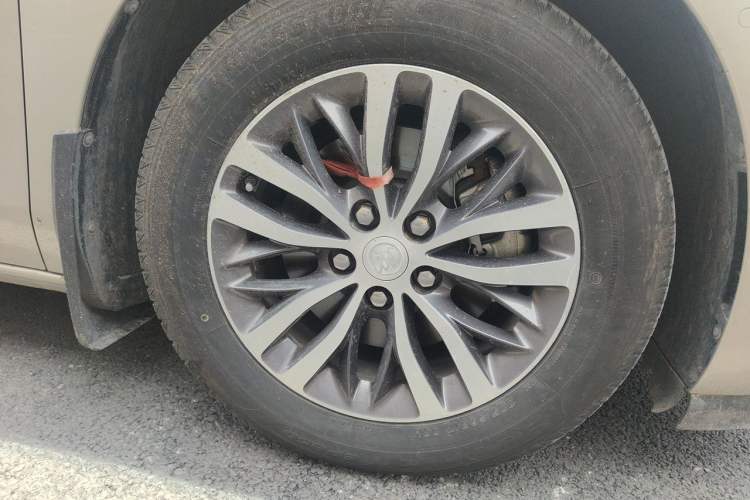 Used Buick GL8 2021 ES Land Cruiser 653T Luxury Edition Right Front Wheel Hub