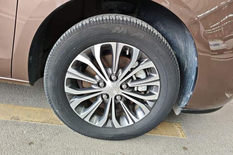 Used Buick GL8 2021 Land Cruiser Executive Class 652T Comfort Model Right Front Wheel Hub