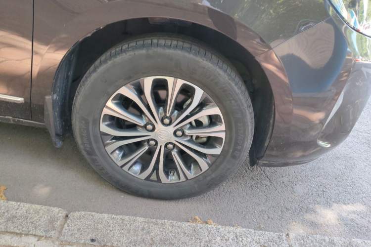 Used Buick GL8 2021 Land Cruiser Executive Class 652T Luxury Model Right Front Wheel Hub