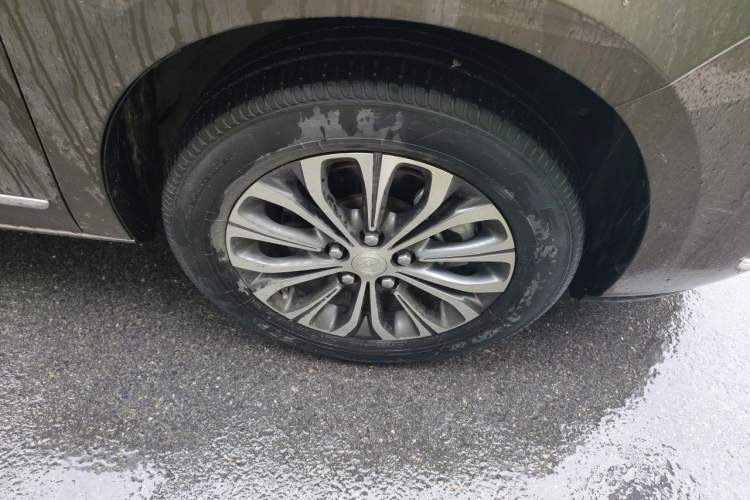 Used Buick GL8 2021 Land Cruiser Executive Class 652T Luxury Model Right Front Wheel Hub