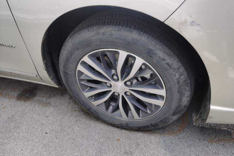Used Buick GL8 2021 ES Land Cruiser 653T Luxury Edition Right Front Wheel Hub