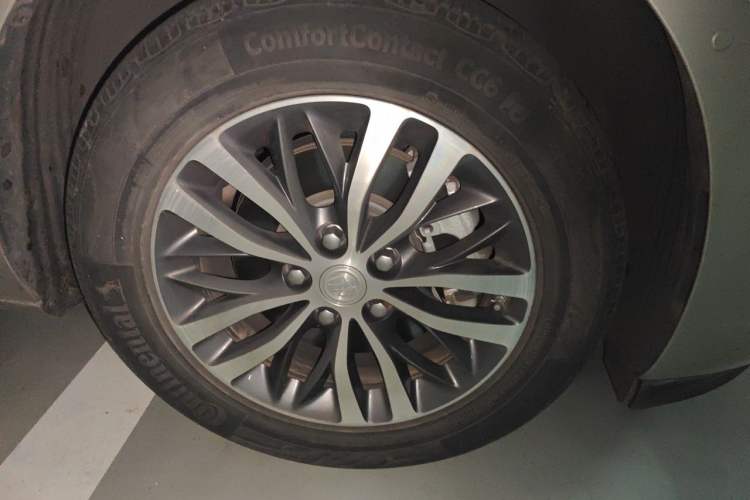 Used Buick GL8 2021 ES Land Cruiser 653T Luxury Edition Right Front Wheel Hub