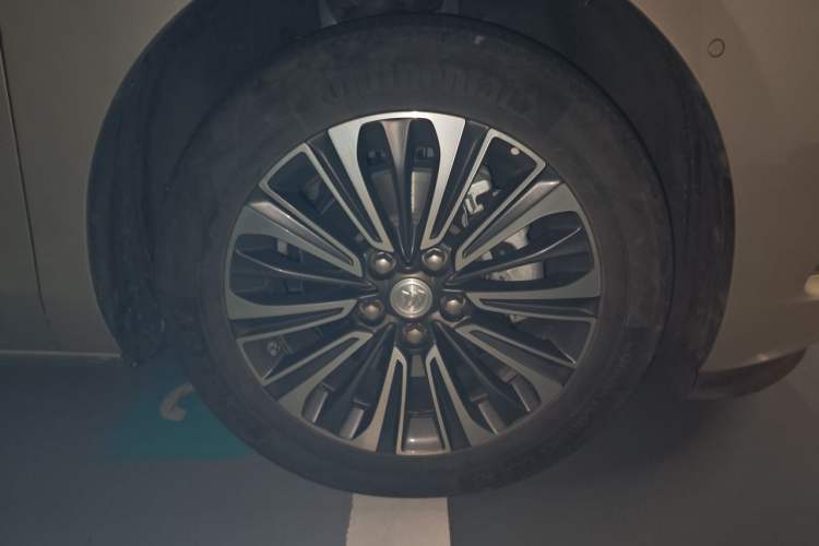 Used Buick GL8 2021 ES Landtrek 653T Smart Luxury Model Right Front Wheel Hub