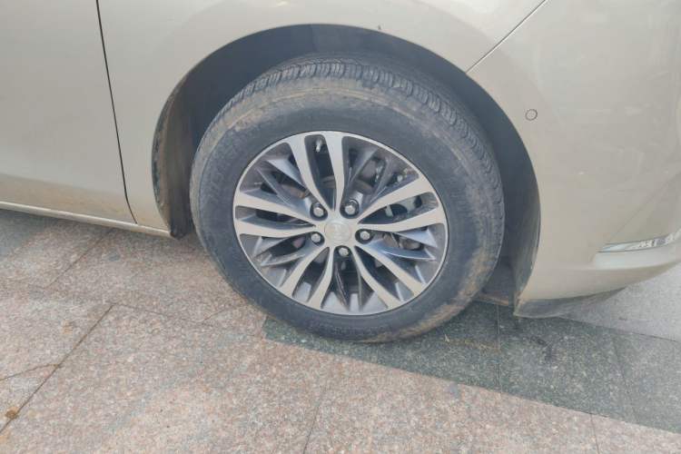 Used Buick GL8 2021 ES Land Cruiser 653T Luxury Edition Right Front Wheel Hub