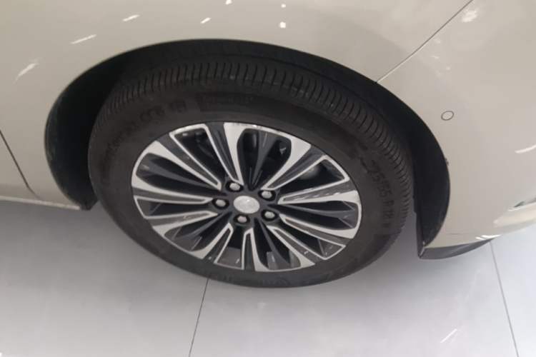 Used Buick GL8 2021 ES Landtrek 653T Luxury Model Right Front Wheel Hub