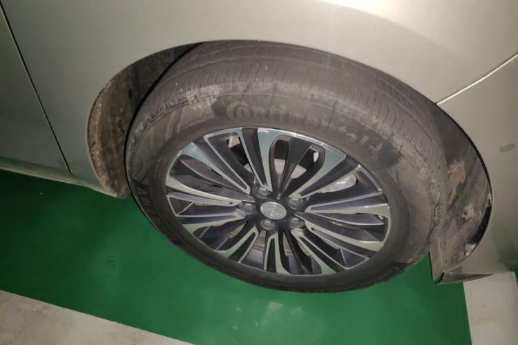 Used Buick GL8 2021 ES Landtrek 653T Luxury Model Right Front Wheel Hub