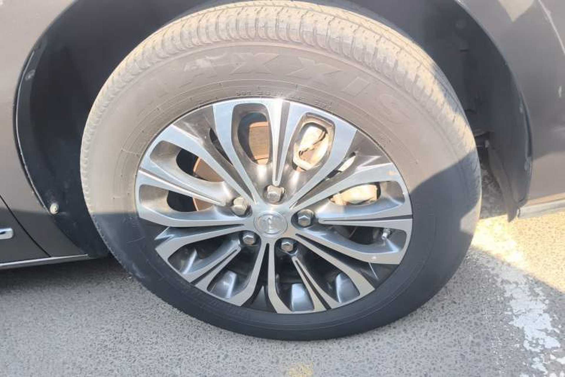 Used Buick GL8 2021 Land Cruiser Executive Class 652T Luxury Model Right Front Wheel Hub