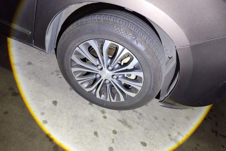 Used Buick GL8 2021 Land Cruiser Executive Class 652T Comfort Model Right Front Wheel Hub