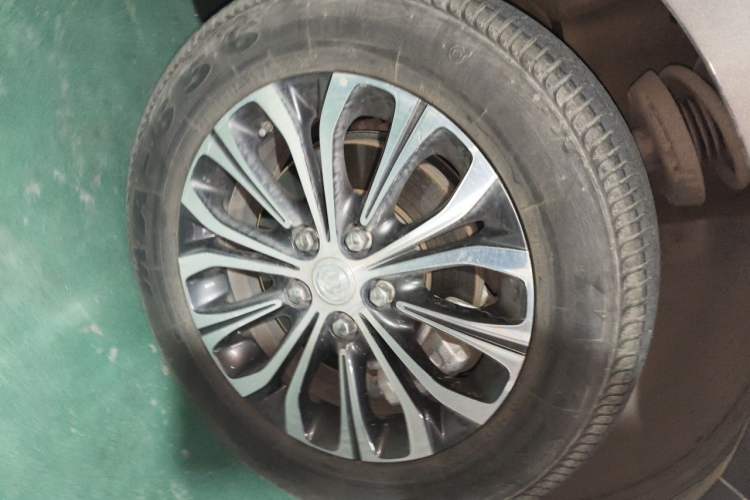 Used Buick GL8 2021 Land Cruiser Executive Class 652T Smart Luxury Model Right Front Wheel Hub
