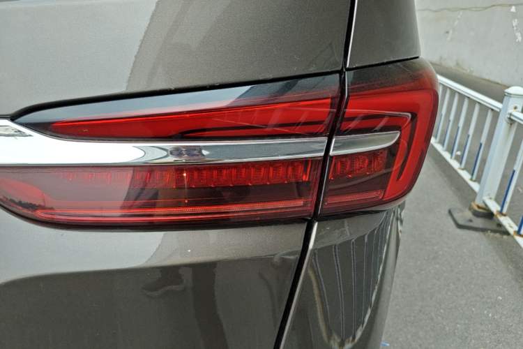 Used Buick GL8 2021 Land Cruiser Executive Class 652T Comfort Model Right Rear Taillight