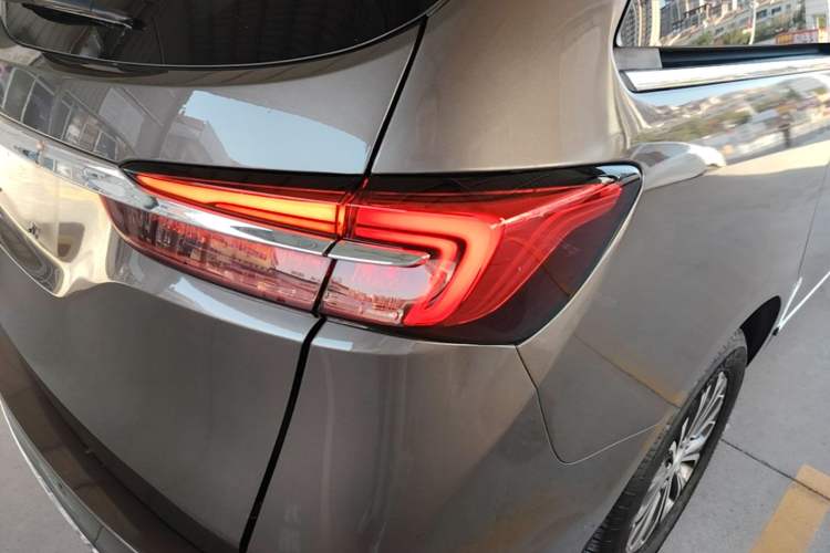 Used Buick GL8 2021 Land Cruiser Executive 652T Premium Model Right Rear Taillight