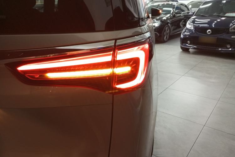 Used Buick GL8 2021 ES Land Cruiser 653T Luxury Edition Right Rear Taillight