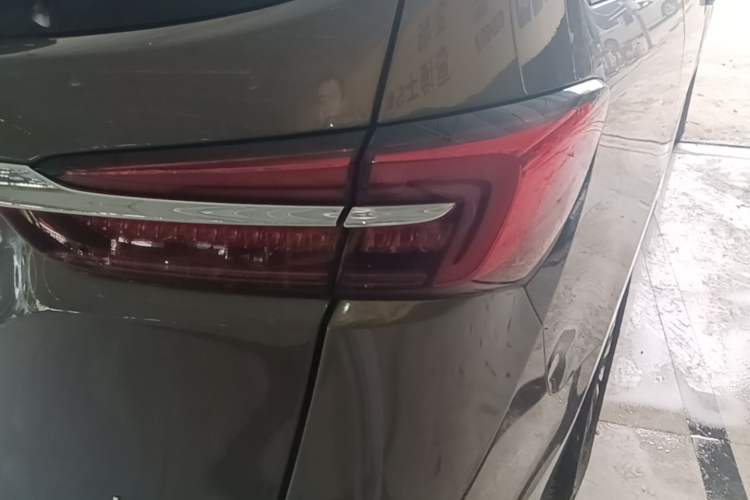 Used Buick GL8 2021 Land Cruiser Executive 652T Premium Model Right Rear Taillight
