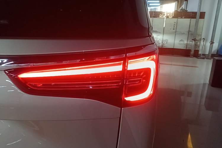 Used Buick GL8 2021 ES Land Cruiser 653T Luxury Edition Right Rear Taillight