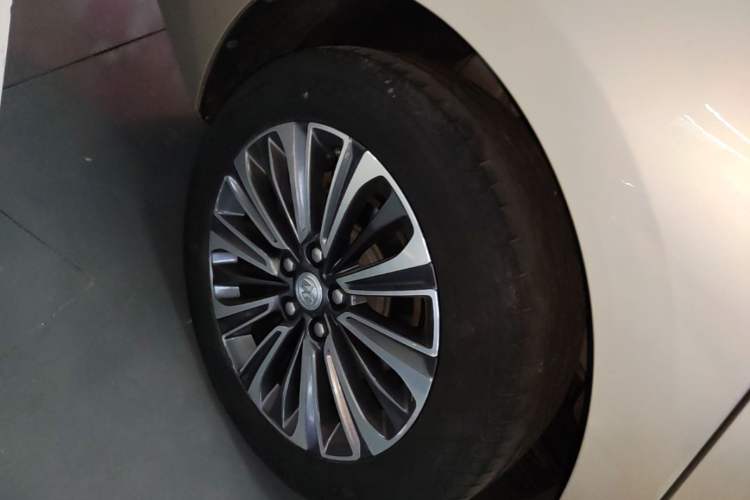 Used Buick GL8 2021 ES Landtrek 653T Luxury Model Right Rear Wheel Hub