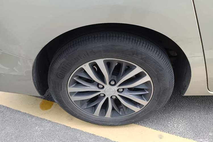 Used Buick GL8 2021 ES Land Cruiser 653T Luxury Edition Right Rear Wheel Hub