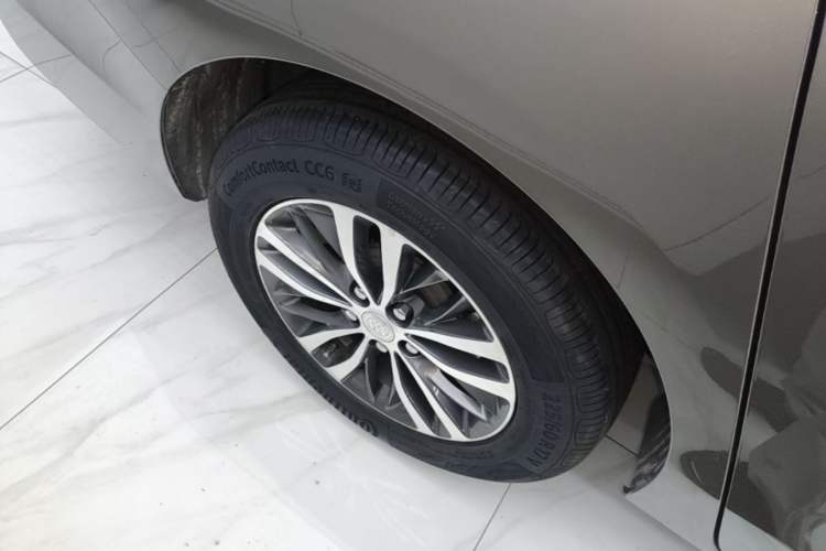 Used Buick GL8 2021 ES Land Cruiser 653T Luxury Edition Right Rear Wheel Hub