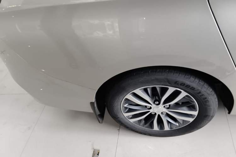 Used Buick GL8 2021 ES Landtrek 653T Comfort Edition Right Rear Wheel Hub