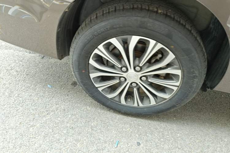 Used Buick GL8 2021 Land Cruiser Executive Class 652T Comfort Model Right Rear Wheel Hub