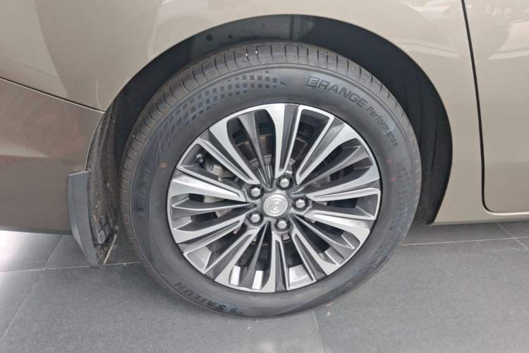 Used Buick GL8 2021 ES Landtrek 653T Luxury Model Right Rear Wheel Hub