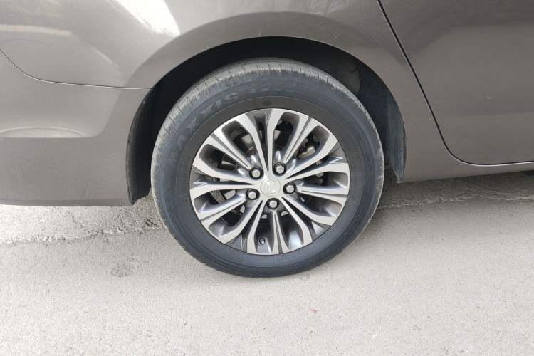Used Buick GL8 2021 Land Cruiser Executive Class 652T Comfort Model Right Rear Wheel Hub