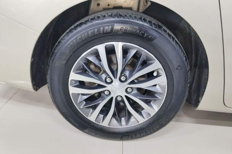 Used Buick GL8 2021 ES Land Cruiser 653T Luxury Edition Right Rear Wheel Hub