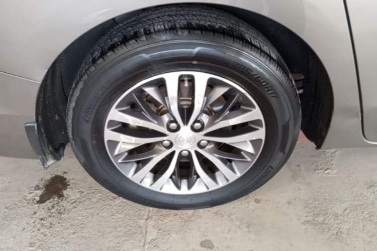 Used Buick GL8 2021 ES Landtrek 653T Comfort Edition Right Rear Wheel Hub