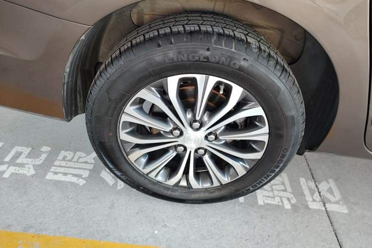 Used Buick GL8 2021 Land Cruiser Executive 652T Premium Model Right Rear Wheel Hub