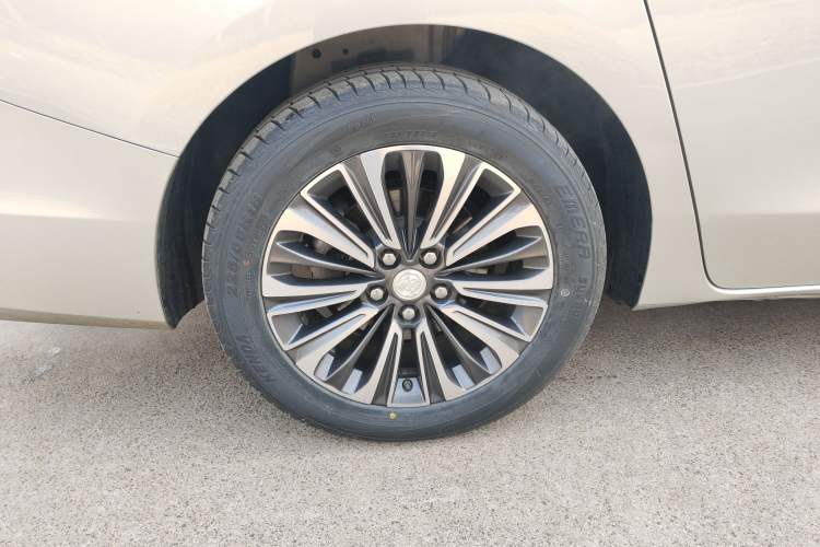 Used Buick GL8 2021 ES Landtrek 653T Luxury Model Right Rear Wheel Hub