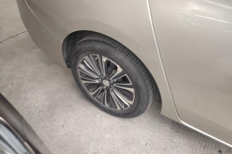 Used Buick GL8 2021 ES Landtrek 653T Luxury Model Right Rear Wheel Hub
