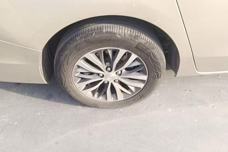 Used Buick GL8 2021 ES Land Cruiser 653T Luxury Edition Right Rear Wheel Hub