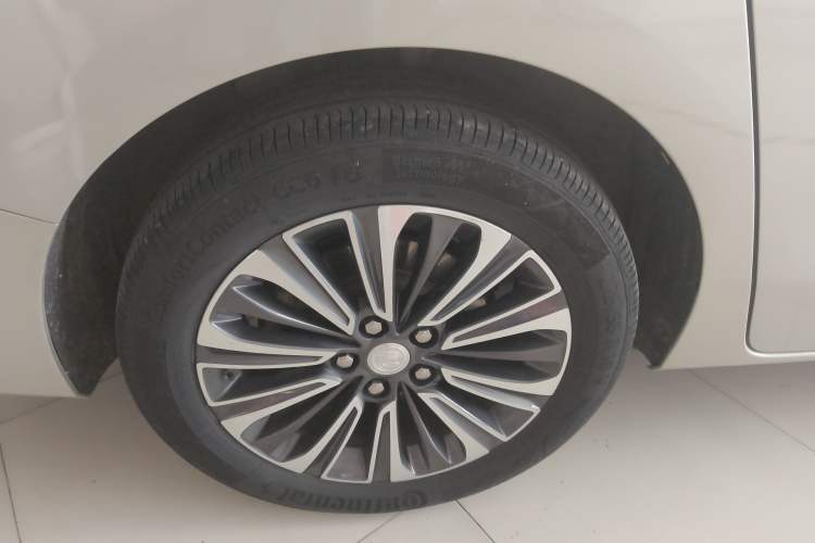 Used Buick GL8 2021 ES Landtrek 653T Luxury Model Right Rear Wheel Hub