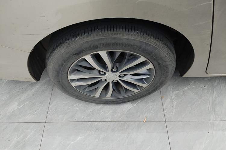 Used Buick GL8 2021 ES Land Cruiser 653T Luxury Edition Right Rear Wheel Hub
