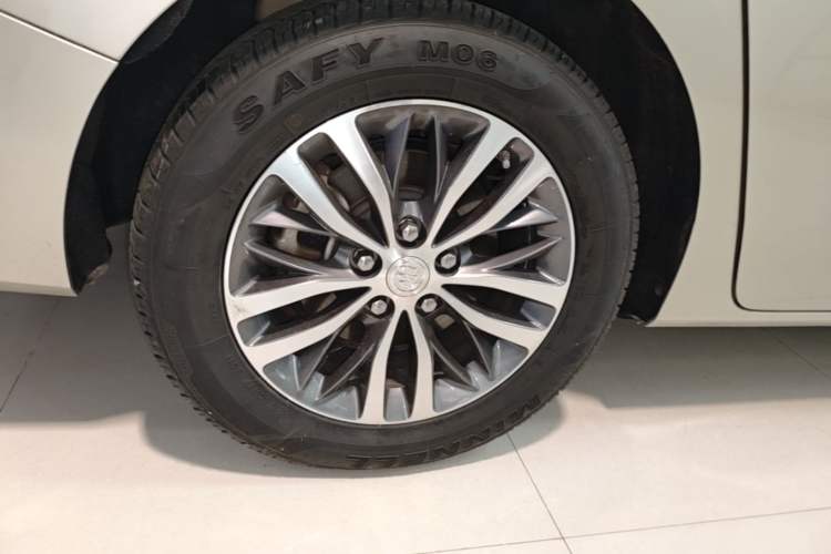 Used Buick GL8 2021 ES Land Cruiser 653T Luxury Edition Right Rear Wheel Hub
