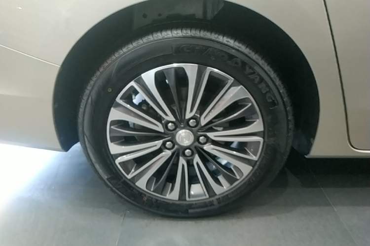 Used Buick GL8 2021 ES Landtrek 653T Luxury Model Right Rear Wheel Hub