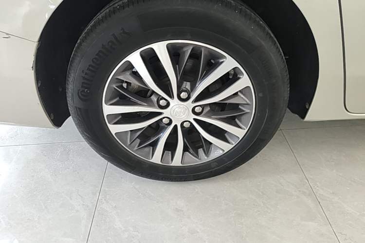 Used Buick GL8 2021 ES Landtrek 653T Comfort Edition Right Rear Wheel Hub