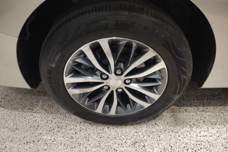 Used Buick GL8 2021 ES Land Cruiser 653T Luxury Edition Right Rear Wheel Hub