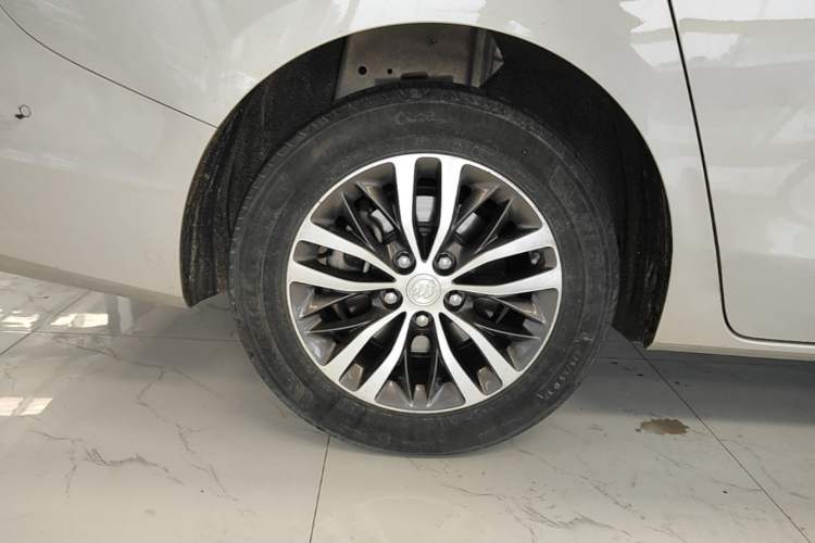 Used Buick GL8 2021 ES Land Cruiser 653T Luxury Edition Right Rear Wheel Hub