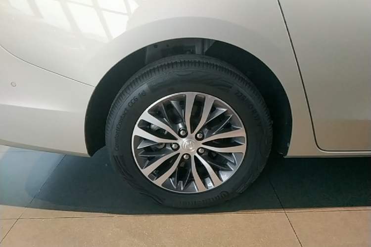 Used Buick GL8 2021 ES Land Cruiser 653T Luxury Edition Right Rear Wheel Hub