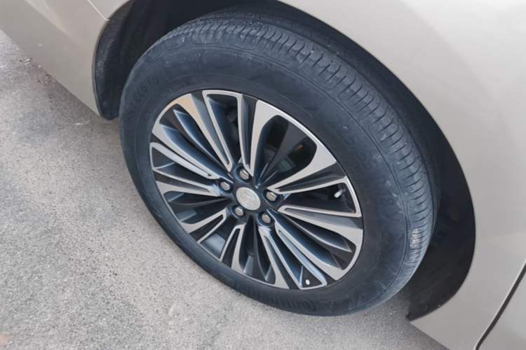 Used Buick GL8 2021 ES Landtrek 653T Luxury Model Right Rear Wheel Hub